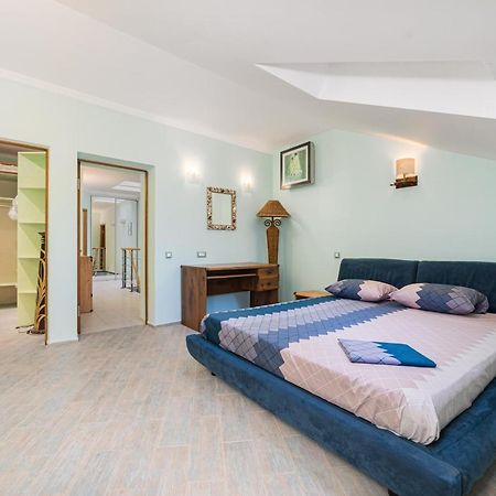 Classical Deribasivska 3-Bedrooms Apartment Одеса Екстер'єр фото