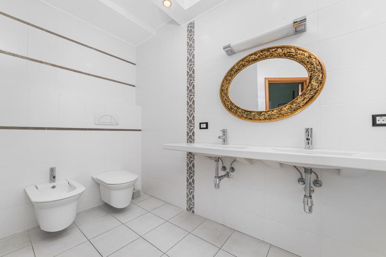Classical Deribasivska 3-Bedrooms Apartment Одеса Екстер'єр фото