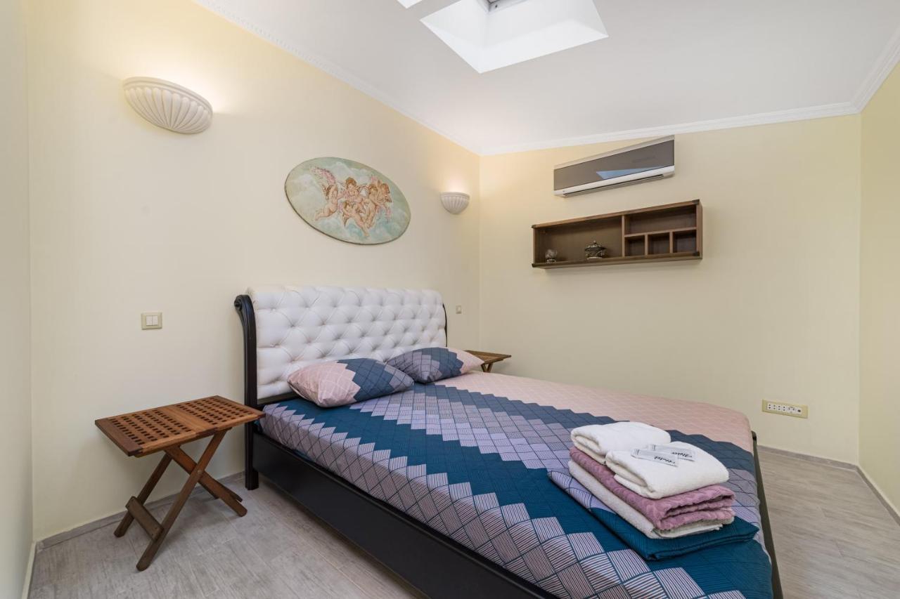 Classical Deribasivska 3-Bedrooms Apartment Одеса Екстер'єр фото
