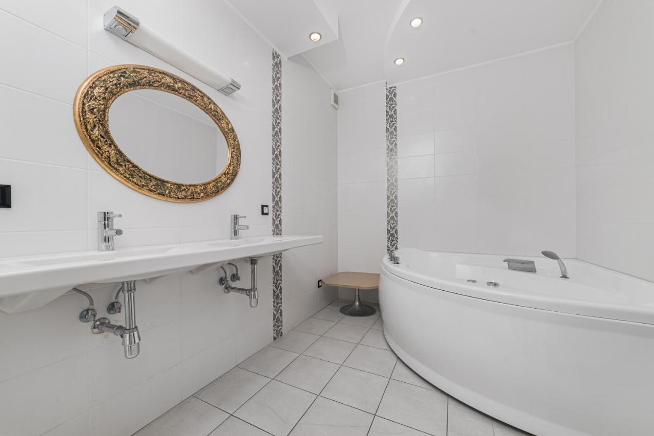 Classical Deribasivska 3-Bedrooms Apartment Одеса Екстер'єр фото
