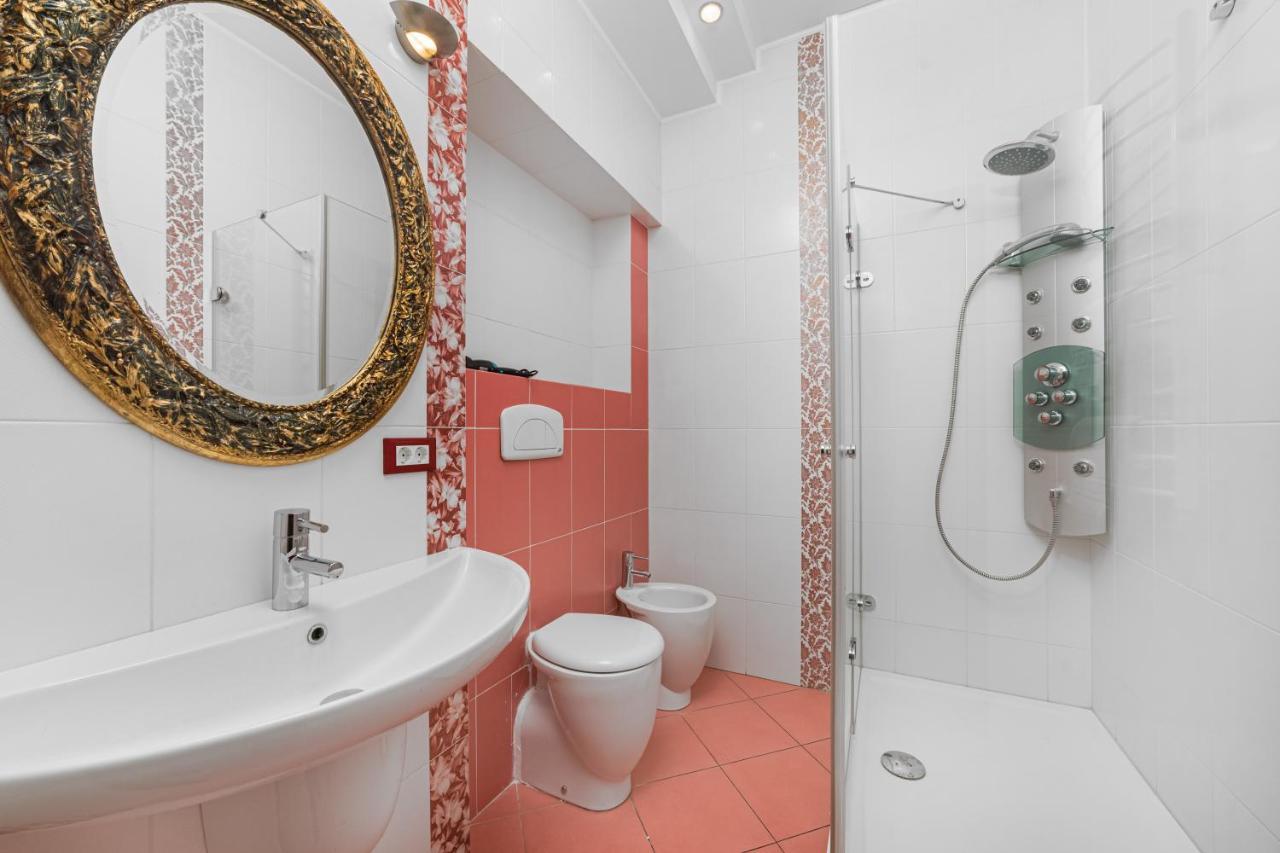 Classical Deribasivska 3-Bedrooms Apartment Одеса Екстер'єр фото